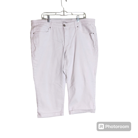 Time & Tru White Plus Size Jean Capri's - Picture 1 of 8